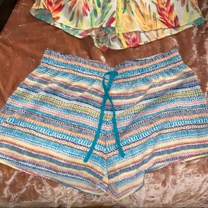 Multi color shorts size L